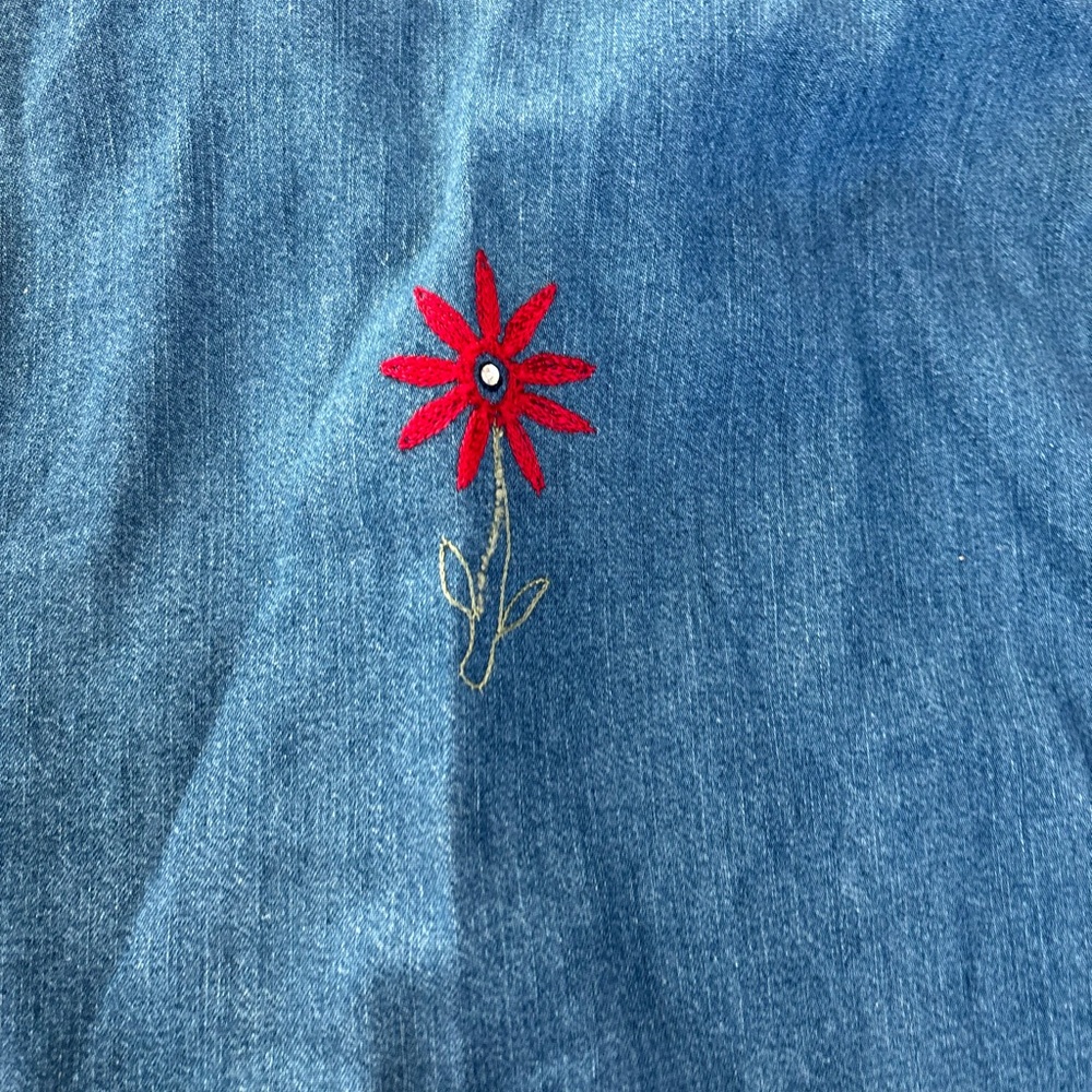 Vintage 80s 90s retro girly Denim Embroidered Floral button down shirt - Blue - Picture 6 of 6